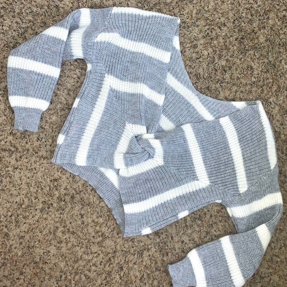 SHEIN Cropped Knotted Sweater